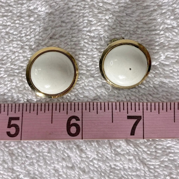 Vintage Cream Circles W Gold Tone Border Clip On Earrings - Picture 6 of 6
